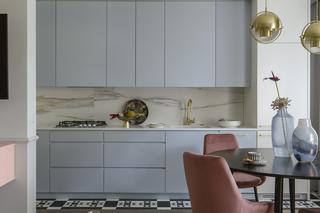 54-metrowe mieszkanie w Krakowie. Jest luksusowe i stylowe