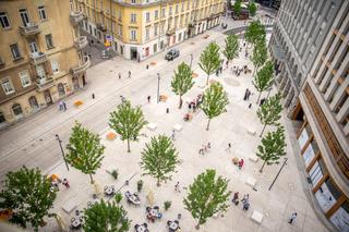 Plac Pięciu Rogów: miejska oaza, betonowa pustynia czy zwornik łączący różne przestrzenie i funkcje miasta?