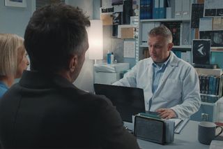 M jak miłość odc. 1889. Dorota (Iwona Rejzner), Bartek (Arkadiusz Smoleński), Artur Rogowski (Robert Moskwa)