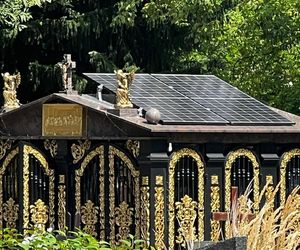 Najnowocześniejszy grobowiec w Polsce. W Katowicach marmurowa kaplica z... fotowoltaiką!