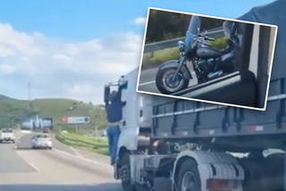 Naćpany kierowca ciężarówki ZABIŁ motocyklistkę. Zatrzymał się 32 kilometry od miejsca kolizji - WIDEO
