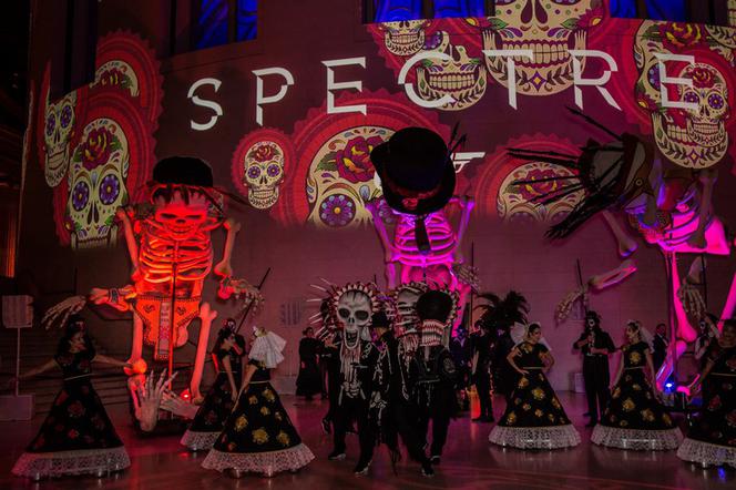Obsada Spectre na imprezie Halloween