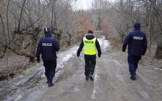 Tragiczny finał poszukiwań. Ciało 68-latka odnaleziono w bagiennym terenie