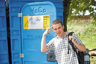 Kolejarze każą płacić za toi toje