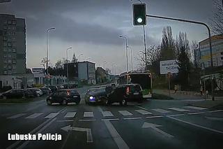 Jaguar zderzył się ze skodą. Kamera zarejestrowała groźny wypadek w Zielonej Górze [WIDEO]