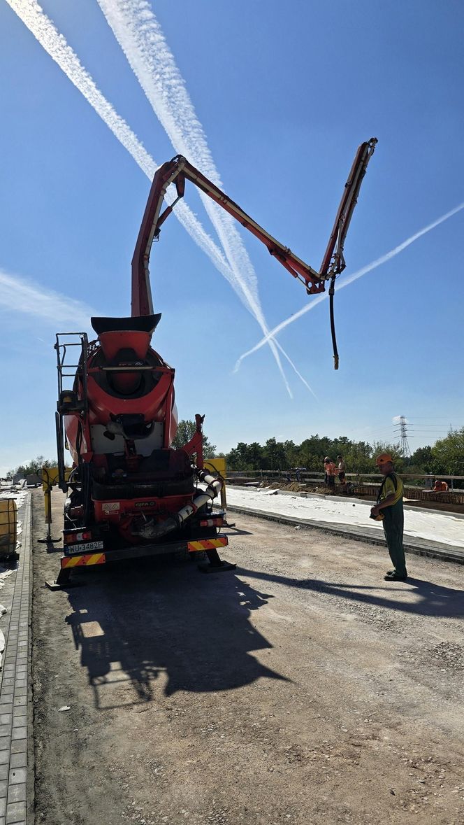 Koniec czekania na szlabanach. Rewolucja na Chełmżyńskiej. Zobacz, jak powstaje nowy wiadukt za miliony