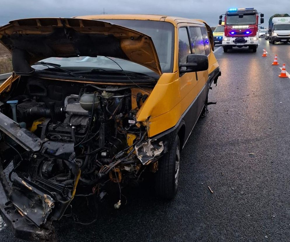 Zderzenie dwóch busów na S5 koło Wilkowic. Jedna osoba poszkodowana