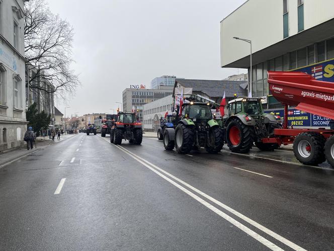 Strajk rolników w centrum Zielonej Góry. Przedsiębiorcy wyjechali na ulice 