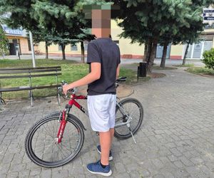 Myślała, że ucieknie na skradzionym rowerze. Zderzyła się z Lexusem