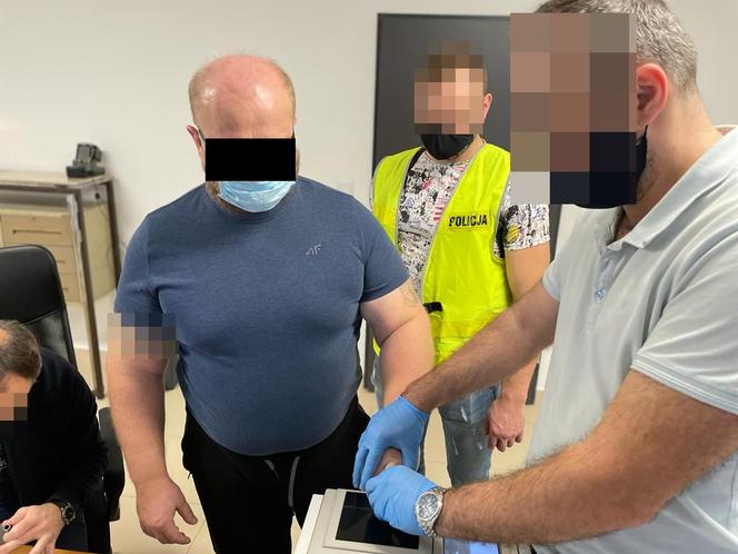 Lewe fajki i alkohol. To oni stali za handlem na targu? Potężna akcja policji