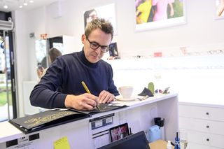 Maciej Kurzajewski na evencie bez Katarzyny Cichopek pozował do zdjęć z inną kobietą