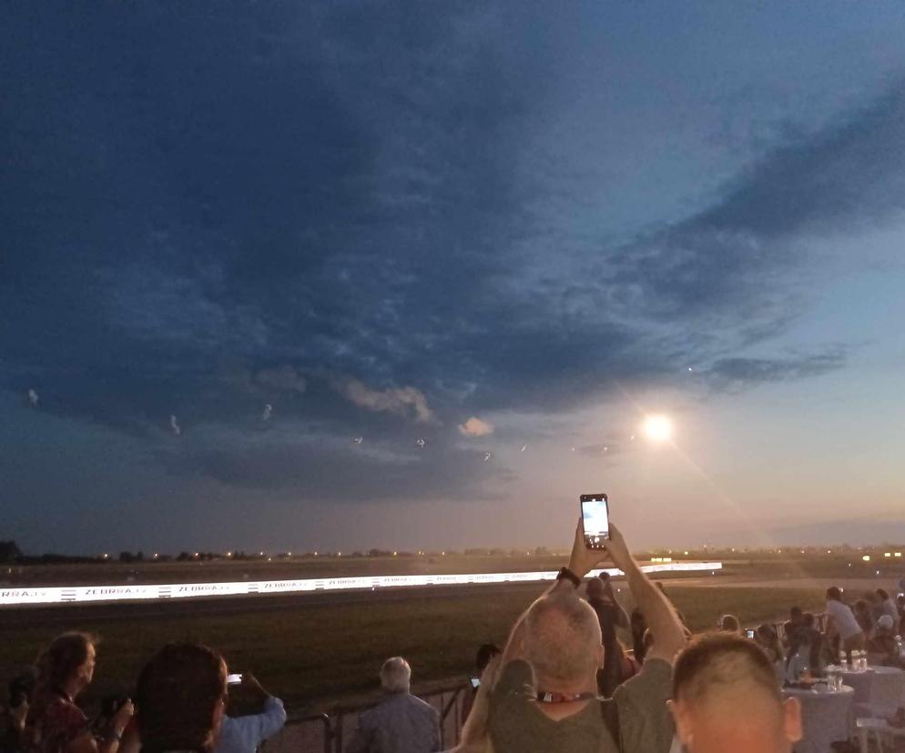 Tego w Radomiu jeszcze nie było. Efektowny nocny pokaz na Air Show 