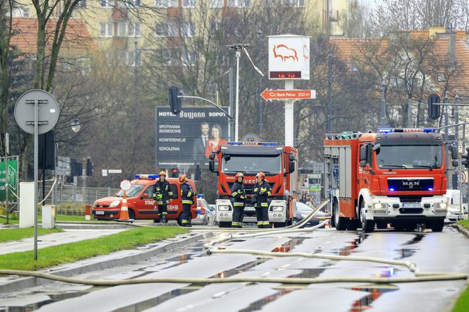 Trójmiasto: Awaria na stacji paliw! Wielka ewakuacja i zablokowane drogi! [ZDJĘCIA]