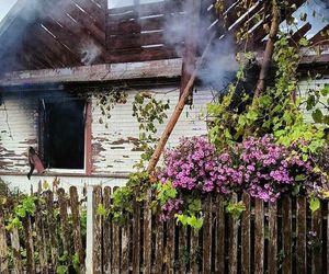 Tragiczny pożar we wsi Nowodziel. Nie żyje znany koszykarz