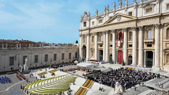 Watykan. Papież Franciszek zabrał głos w Niedzielę Wielkanocną. Oto, co powiedział [ZDJĘCIA]