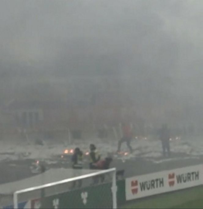 Gorąco na stadionie podczas meczu z Litwą! Zapłonęły serpentyny!