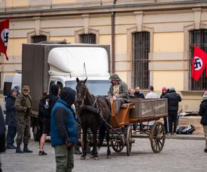 Wrocław zamienia się z powrotem w Breslau? Na ulicach miasta powstaje nowy serial. Zobacz, jak wygląda plan zdjęciowy [ZDJĘCIA]