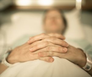 Jak poznać, że kres jest bliski? Czasami umierający jest bardziej zdrowy niż ktoś przewlekle chory