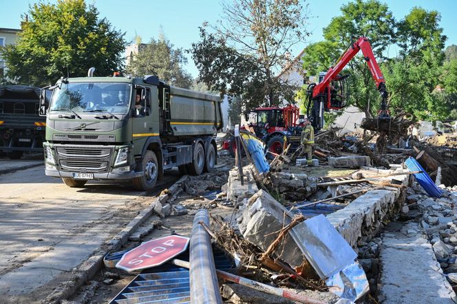 Szok, złość i płacz w Lądku-Zdroju. Miasto w niczym nie przypomina uzdrowiska [ZDJĘCIA]