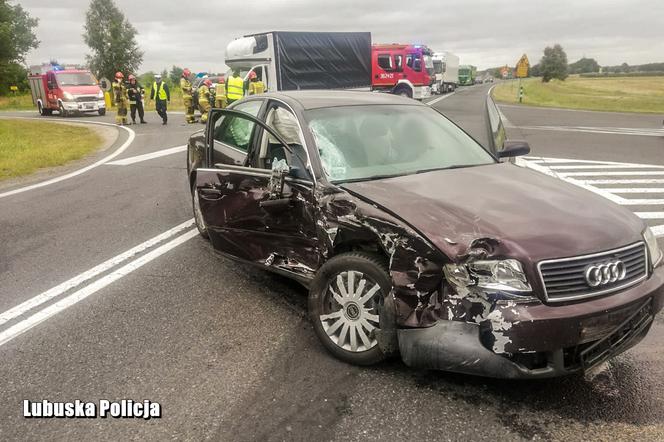 Lubuskie. Dron nagrał przerażający wypadek! Audi i bus zderzyły się na DK nr 32 [WIDEO, ZDJĘCIA]