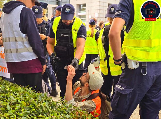 Ostatnie Pokolenie sparaliżowało centrum Warszawy