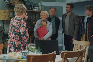 M jak miłość odc. 1878. Kisielowa (Małgorzata Rożniatowska), Barbara (Teresa Lipowska), Marcin (Mikołaj Roznerski), Robert Żak (Krzysztof Tyniec)