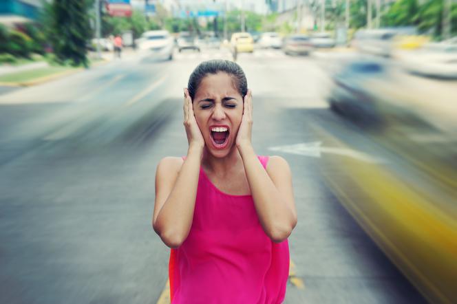 Naukowcy: narażenie na hałas uliczny zwiększa ryzyko demencji
