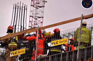 Dramatyczny wypadek na budowie w Warszawie. Robotnik runął z drabiny