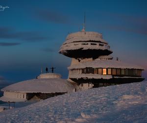 Skrajna głupota turystów na Śnieżce. Znów to zrobili