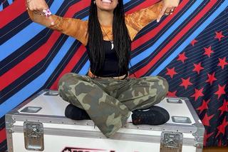 Sara James wróciła do Polski. Sportowy akcent na czapce. Uległa modzie?