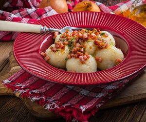 Prosty przepis na pigoły. Regionalne pyzy z nietypowym farszem bez mięsa