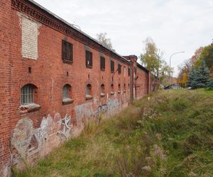 Koszary Dragonów zostaną zagospodarowane. Miasto wystawiło na sprzedaż jedną z nieruchomości [ZDJĘCIA]