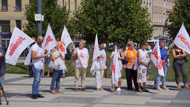 Protest pracowników PKP Cargo we Wrocławiu. Pracę ma stracić prawie 400 osób 