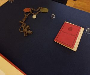 Wojenne pamiatki po Antonim Firleju w Muzuem Okręgowym w Lesznie. Był żołnierzem Dywizji Generała Maczka