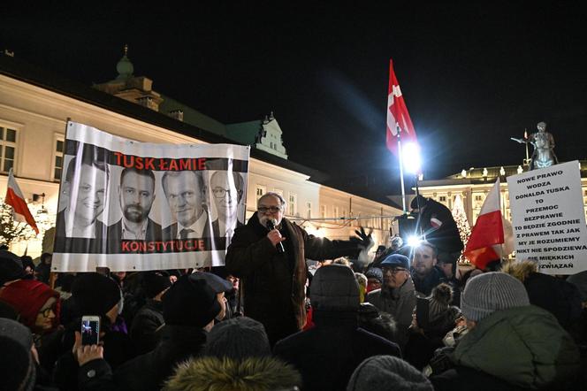 Protest pod Pałacem Prezydenckim