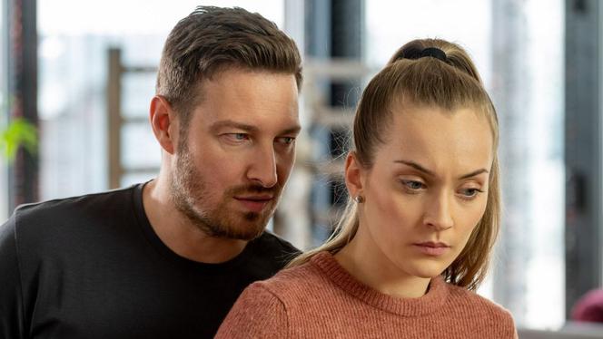 Barwy szczęścia odc. 2473. Andrzej Romanowski (Maciej Jachowski), Renata (Anna Mrozowska)