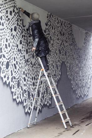 Koronkowy mural - projekt "Brama do wszystkiego"