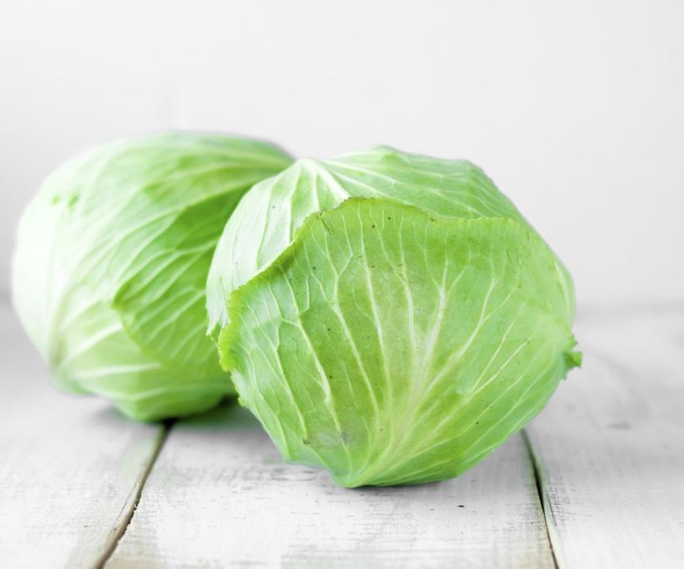 Kapusta jest niskokaloryczna i bogata w witaminy i minerały, a jej właściwości lecznicze od dawna wykorzystywała medycyna ludowa.