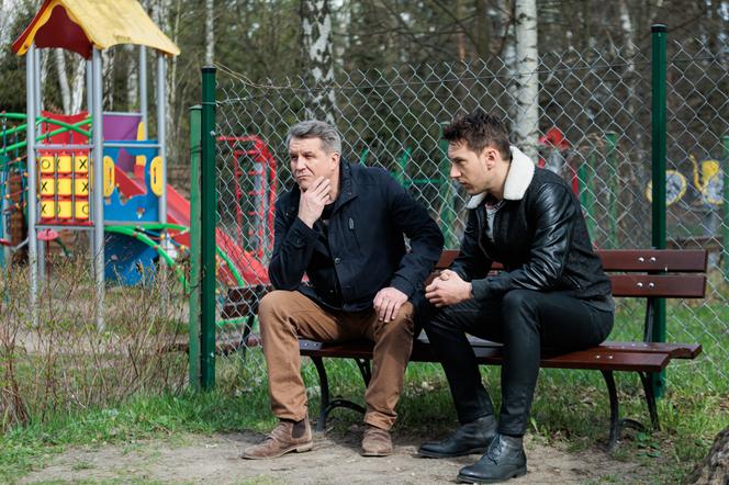 Na Wspólnej odc. 3490. Marek Zimiński (Grzegorz Gzyl), Błażej (Jakub Świderski)