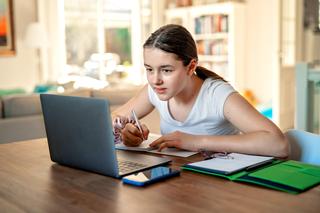 Uczniów czeka rewolucja. Darmowe laptopy i gry w programie nauczania