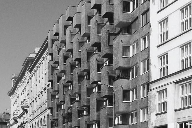 Rzeźbiarski wyraz architektury. Monografia Jerzego Kuźmienki