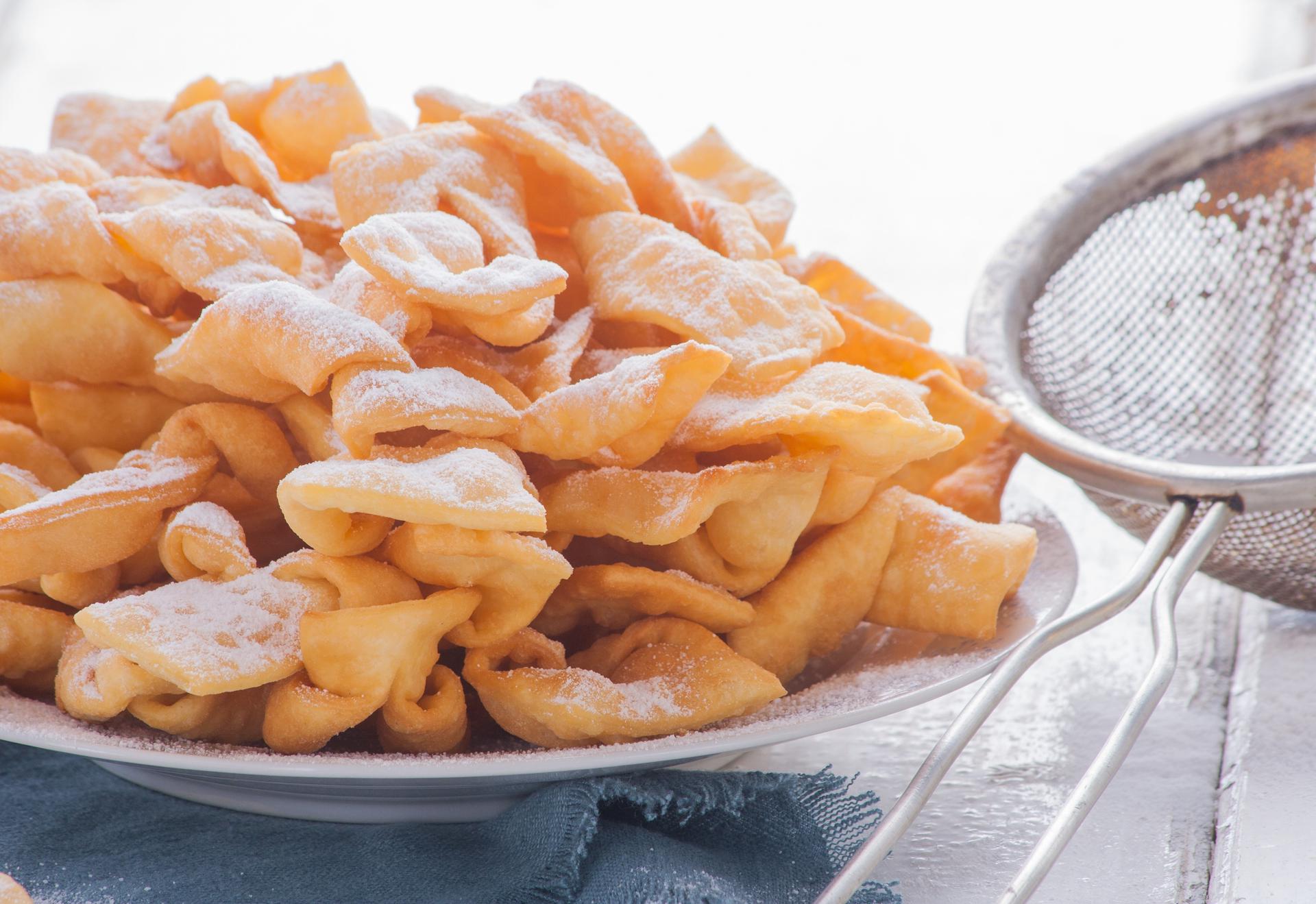 Faworki Chrust Chrusciki Kalorie Wartosci Odzywcze Poradnikzdrowie Pl