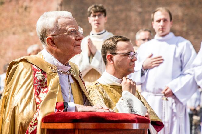 Procesja Bożego Ciała w Krakowie. Tłumy na ulicach miasta 