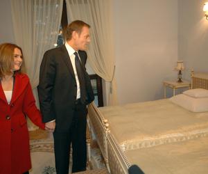 24-11-2007. Premier Donald Tusk z żoną Małgorzaąa Tusk zwiedza willę przy ulicy Parkowej 