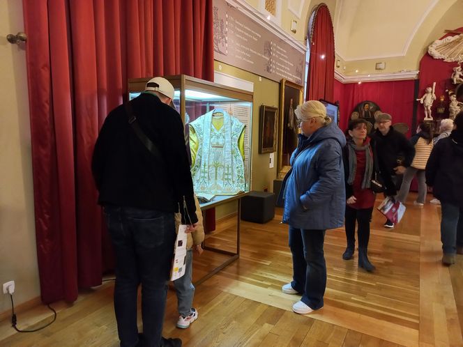 Trwa Noc Muzeów w Lesznie. Od wystawy o praniu i bieliźniarce, przez komiks po żużel