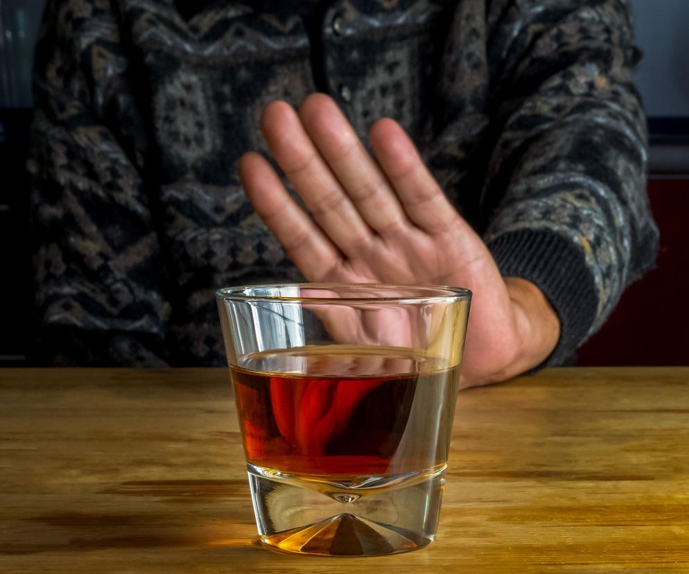 To dzieje się z mózgiem, gdy odstawisz alkohol. Naukowcy nie mają złudzeń