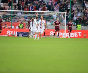 Górnik Zabrze remisuje z Koroną Kielce. Ratunek nadszedł w ostatnich minutach. Wielkie emocje na trybunach