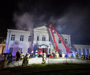 Pożar kamienicy w Sopocie. Wiatr przeszkadzał strażakom 