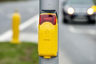 Żółty przycisk przy przejściu dla pieszych. Mało kto wie, że ma kilka ukrytych funkcji