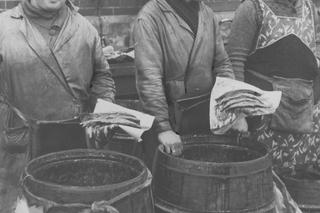 Tak w okresie międzywojennym wyglądał połów i handel śledziami